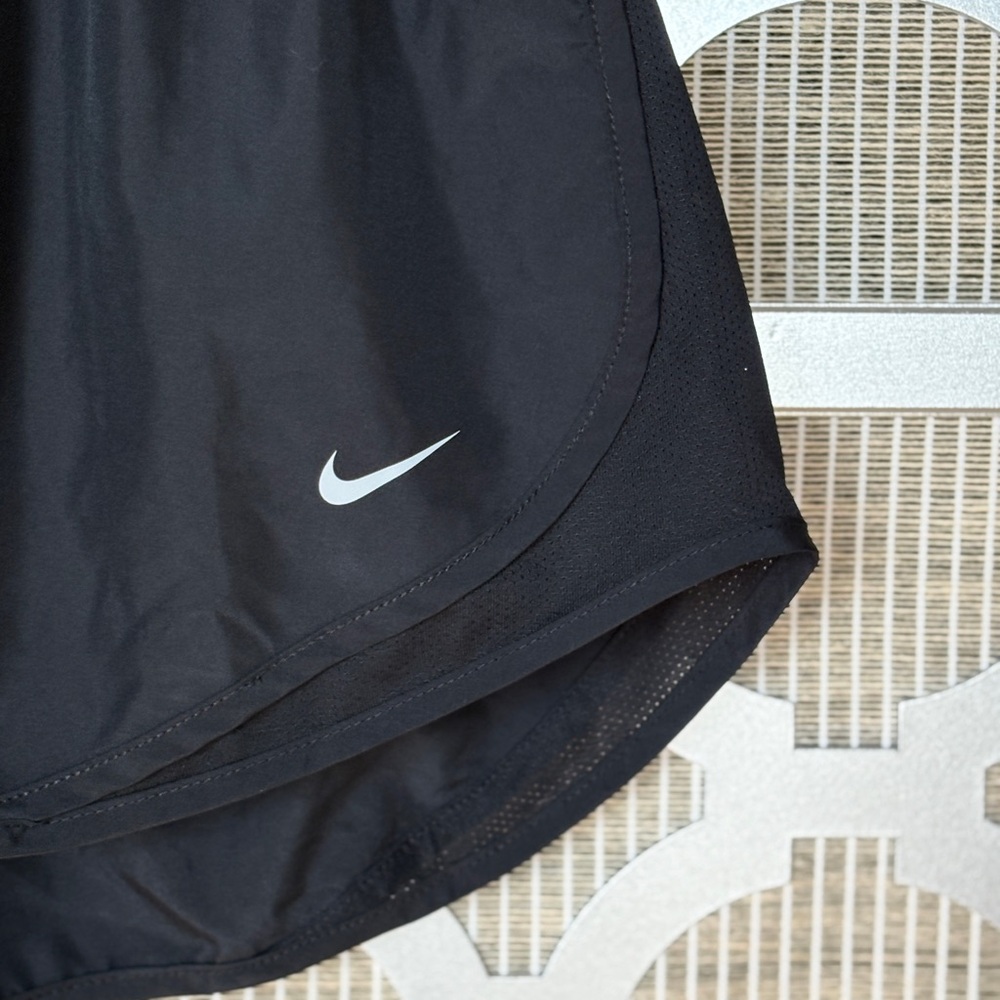Nike Women's Black Athletic Shorts - Picture 2 of 6